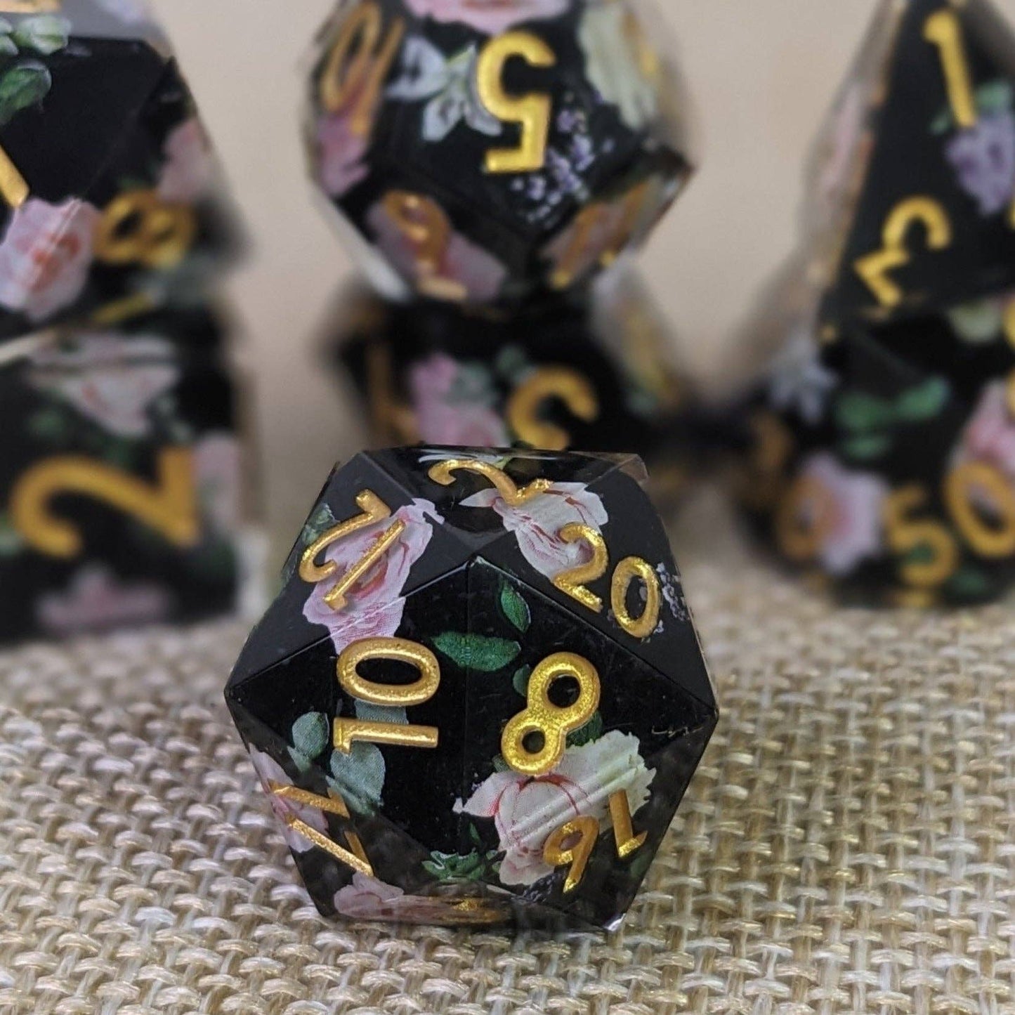 EBONWOOD - Knights Rose - 7 Piece Luxury DnD Dice Set