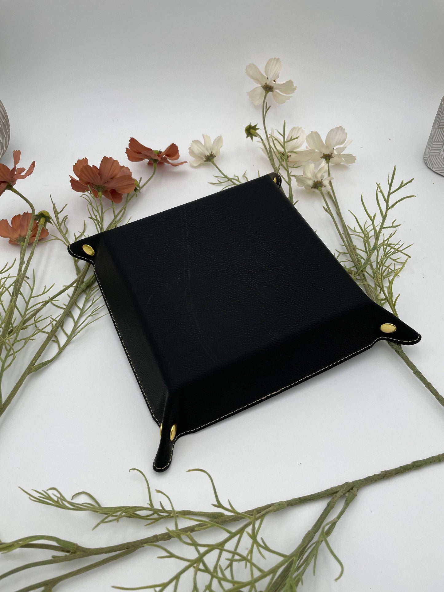 EBONWOOD - Gilded D20 Dice Tray - Vegan Leather DnD Dice Rolling Tray