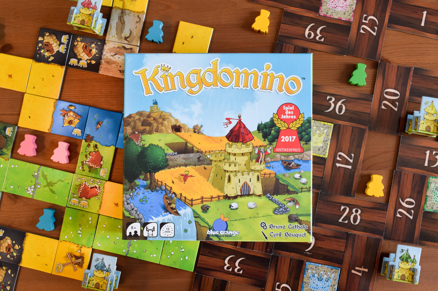 Blue Orange Games - Kingdomino : The Kingdom-Building Domino Challenge!