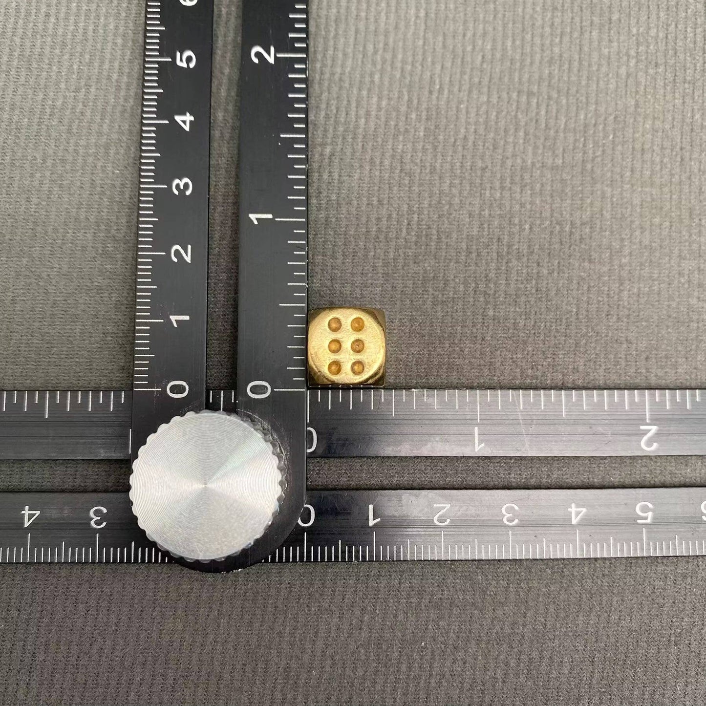 Mio Queena - 1pcs Brass Dice