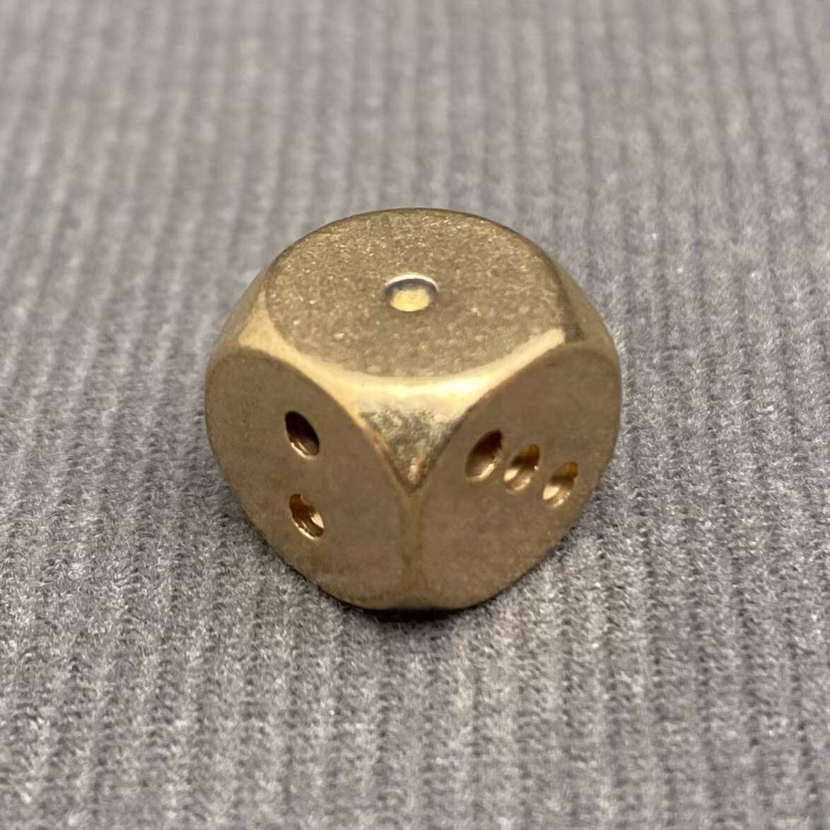 Mio Queena - 1pcs Brass Dice
