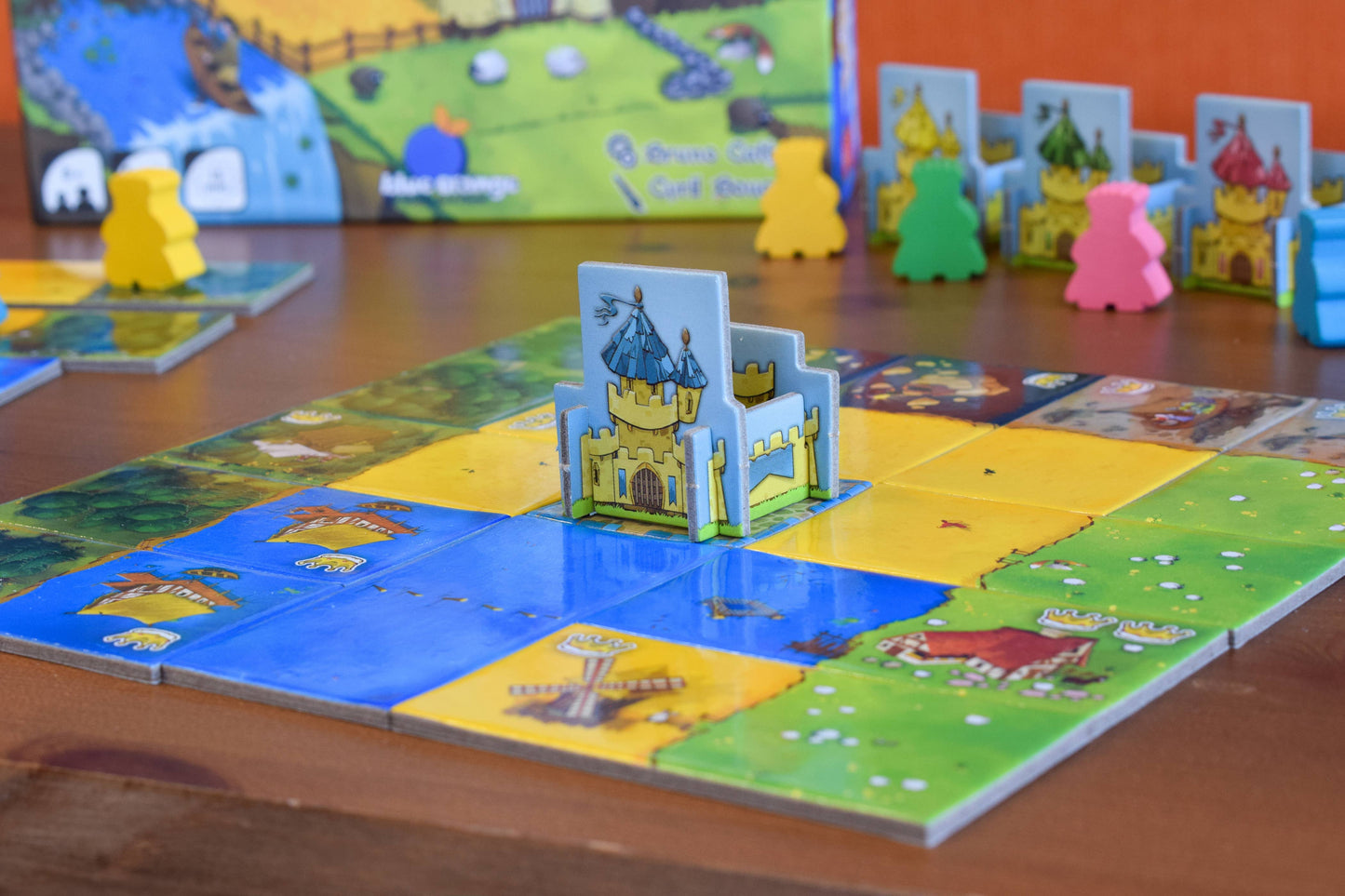 Blue Orange Games - Kingdomino : The Kingdom-Building Domino Challenge!