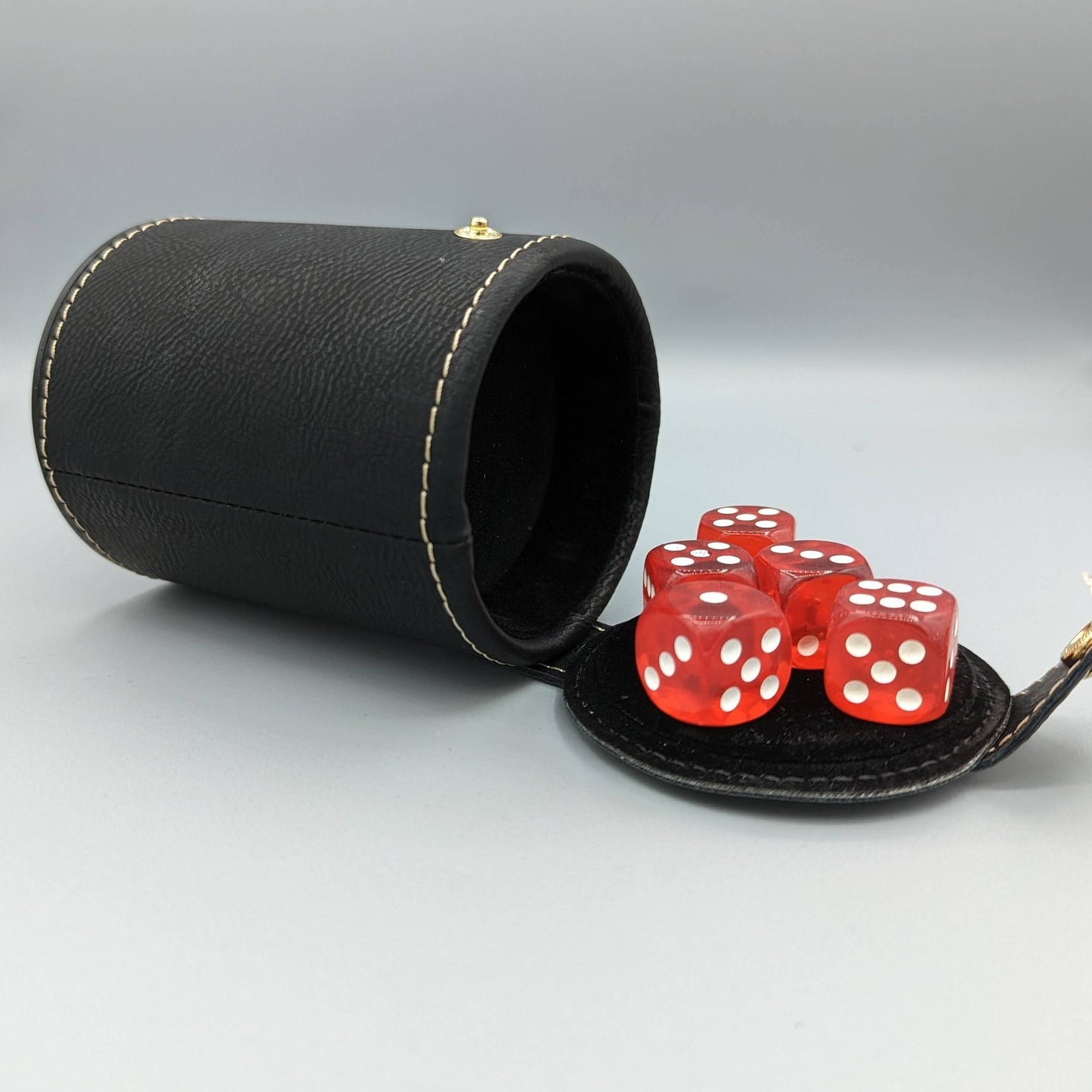 InDiPro - Dice cups, with dice storage compartment on bottom