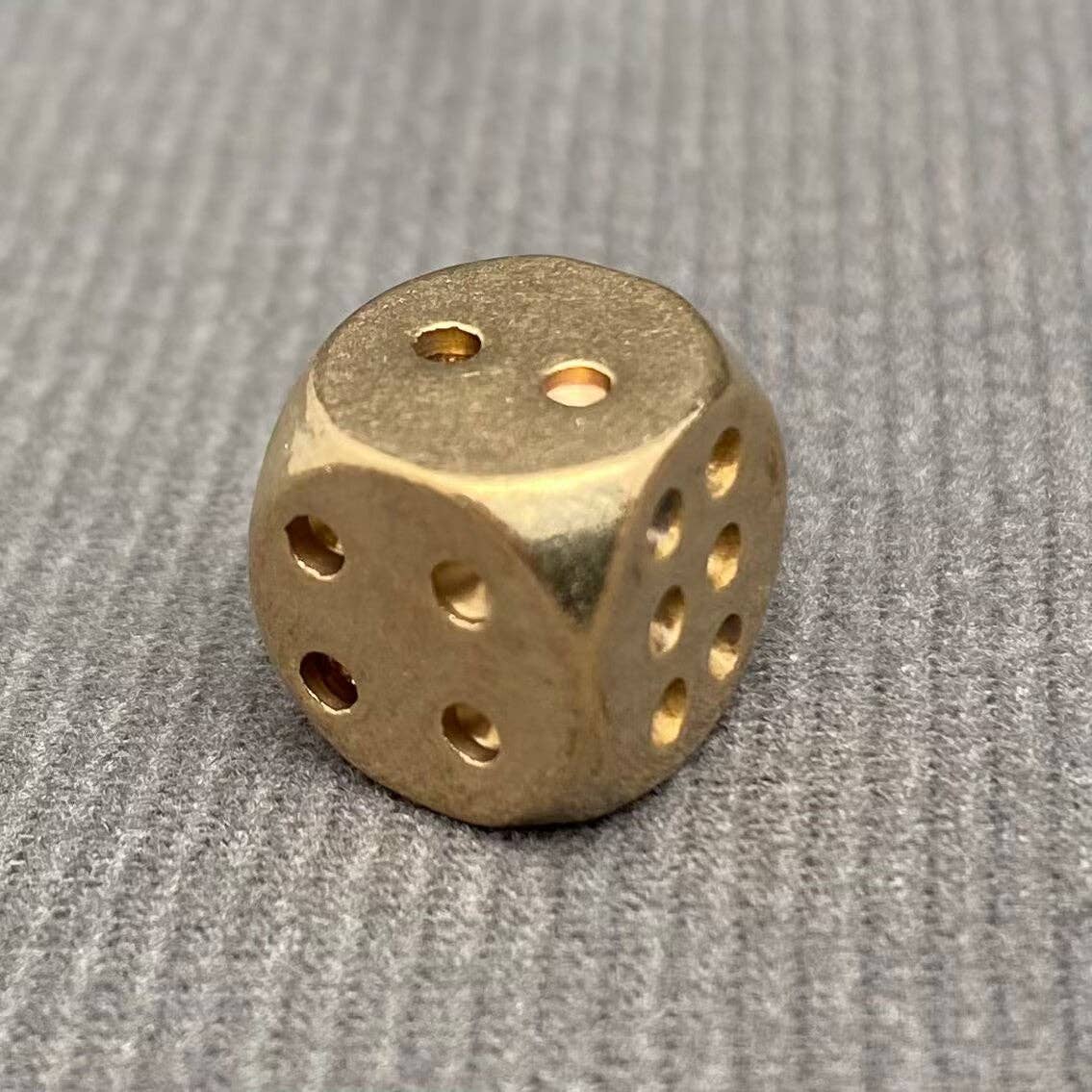 Mio Queena - 1pcs Brass Dice